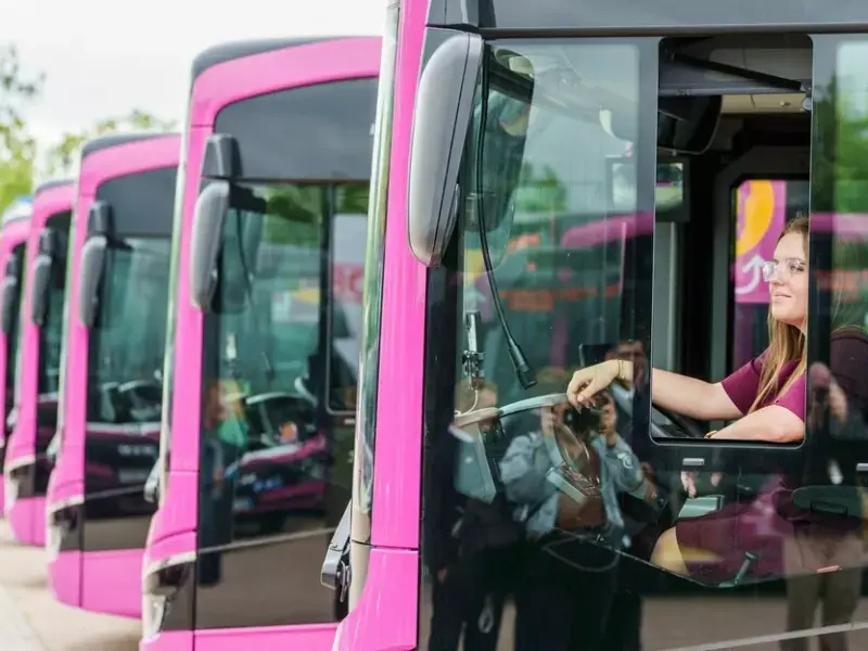 DB stellt Busflotte für den Ersatzverkehr vor