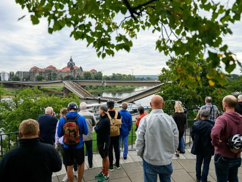 Carolabrücke in Dresden eingestürzt