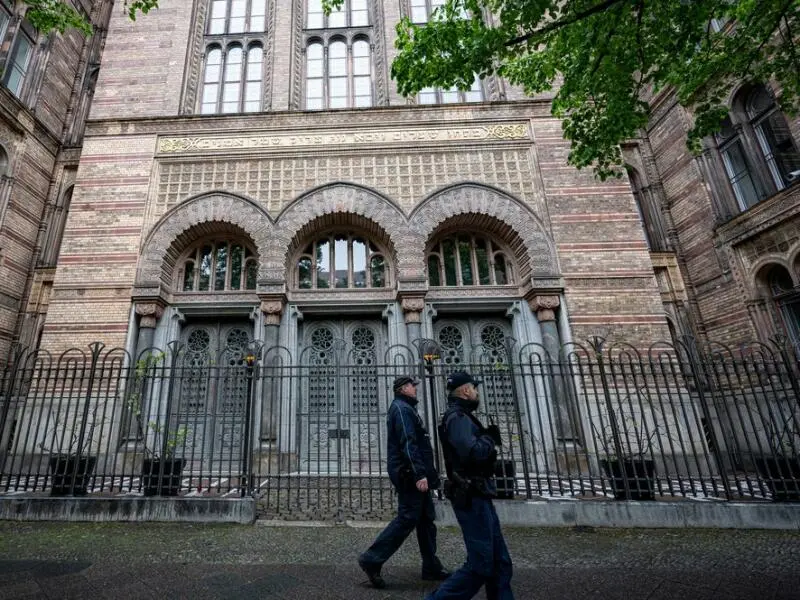 Bewachung einer Synagoge in Berlin