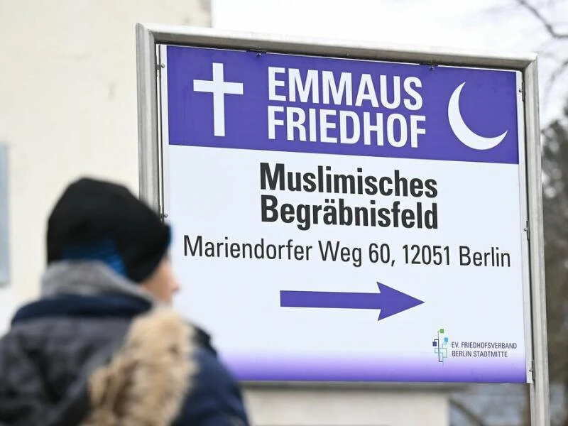 Kundgebung für mehr muslimische Gräberfelder in Berlin