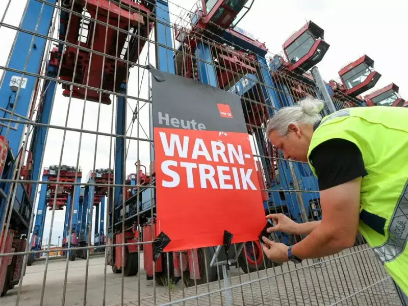 Warnstreik im Hamburger Hafen