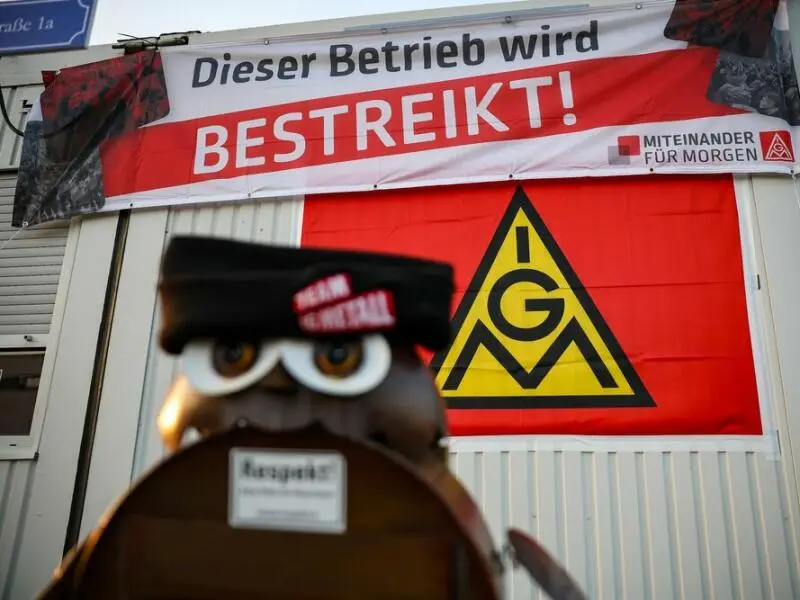 Kretschmer besucht Streikende in Espenhain