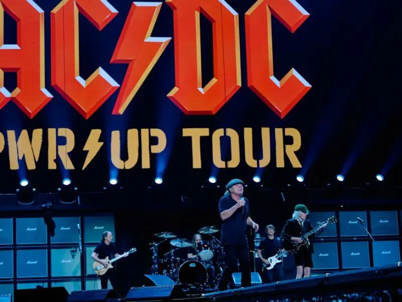 AC/DC Power Up Tour - Beginn der Europatour