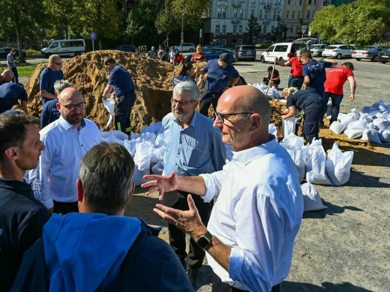 Dietmar Woidke besucht Hochwasserregion