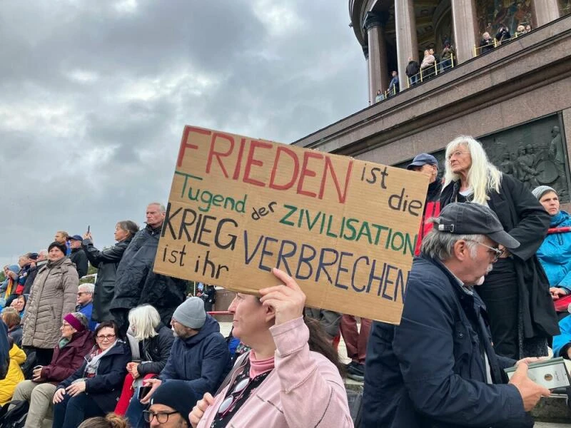 „Nie wieder Krieg“-Demonstration Berlin