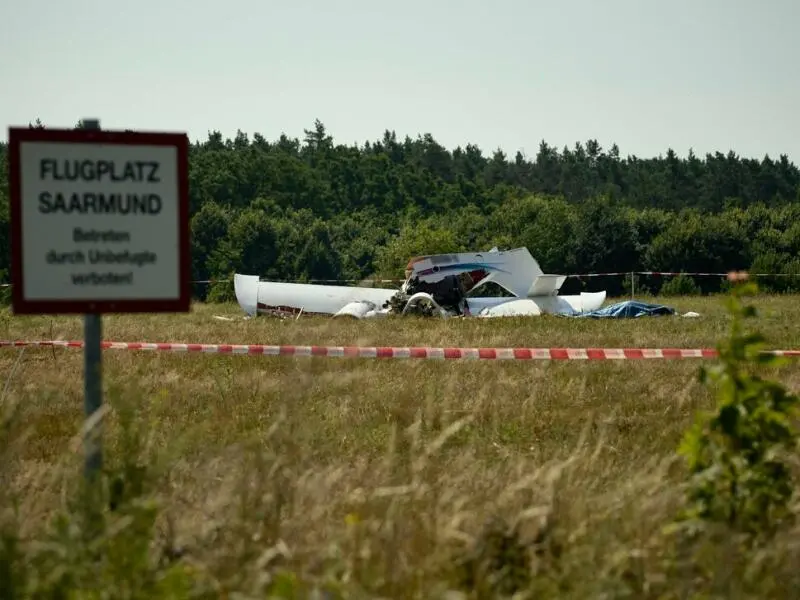 Sportflugzeug auf Flugplatz bei Potsdam abgestürzt