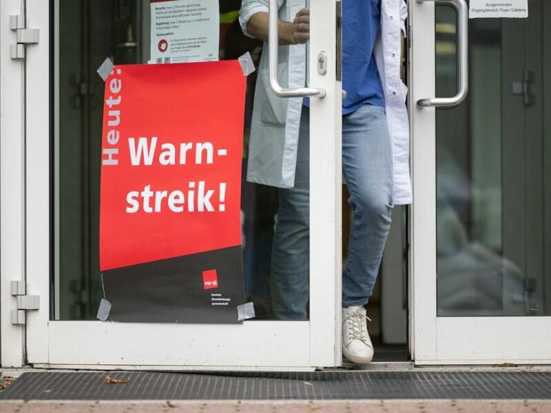 Ärzte-Warnstreiks in Kliniken