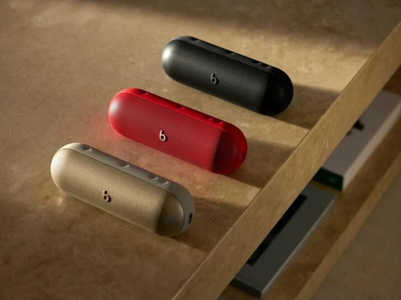 Der neue Beats Pill ist in den Farben Schwarz, Rot und Champagner