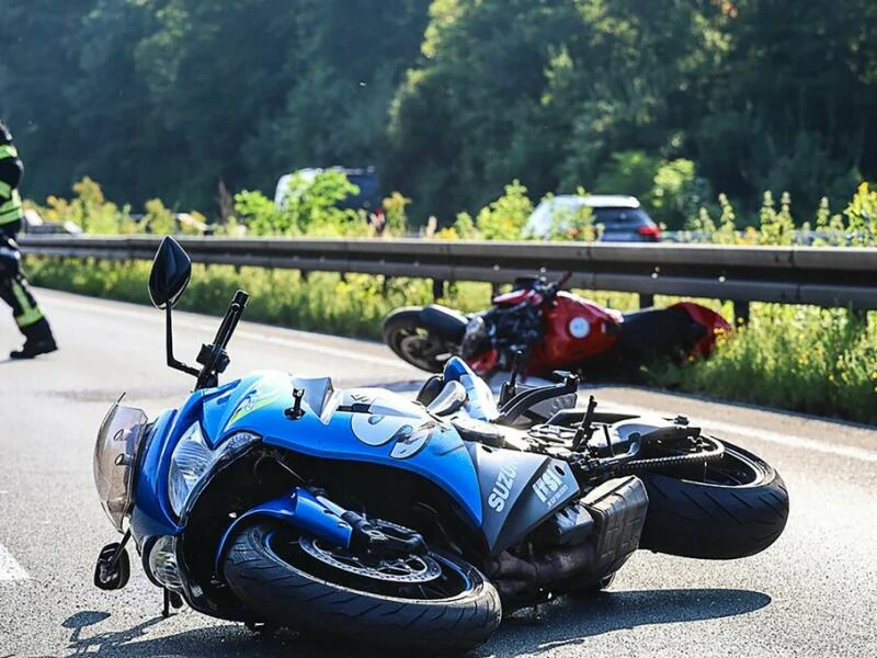 Verkehrsunfall in Motorradgruppe 