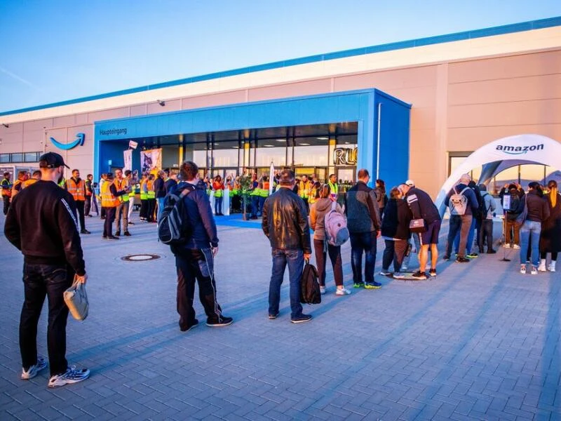 Eröffnung Amazon-Logistik-Zentrum