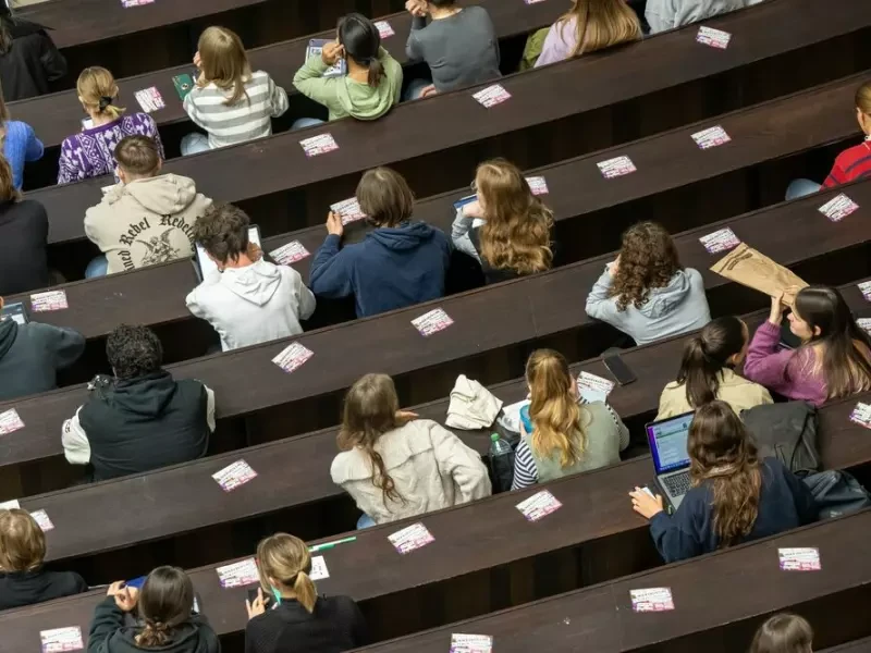 Studierende im Hörsaal