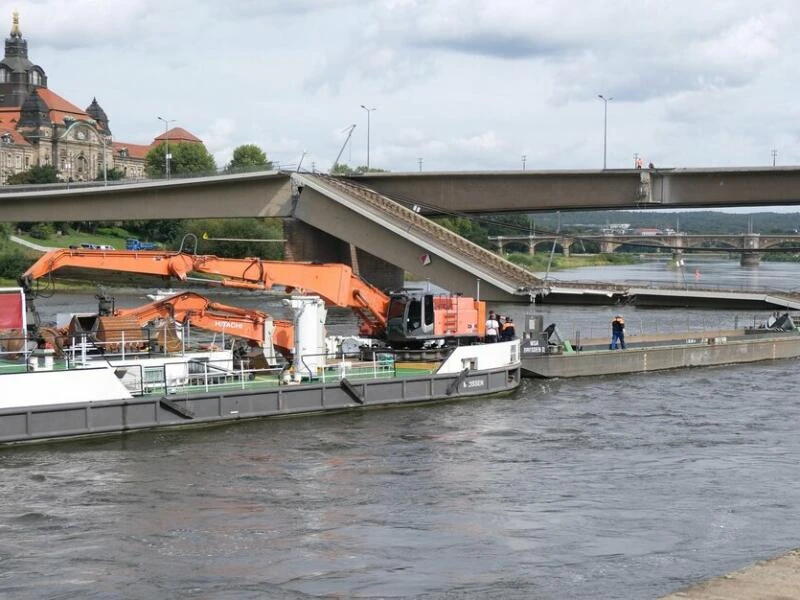 Carolabrücke in Dresden eingestürzt