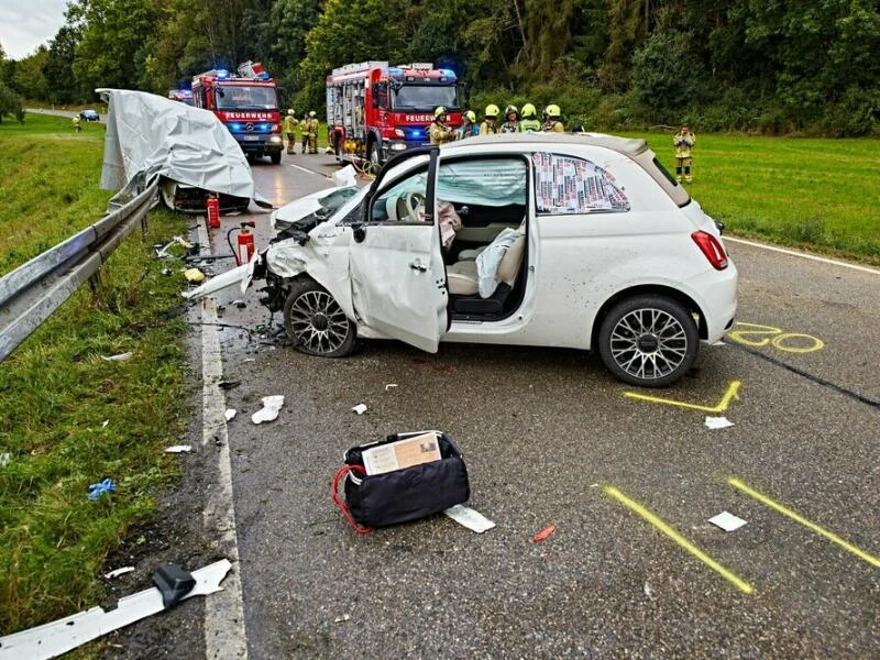 Kontrolle über Auto verloren: Zwei Jugendliche sterben