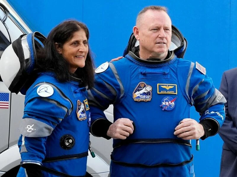 Nasa-Astronauten Suni Williams (l) und Barry Wilmore