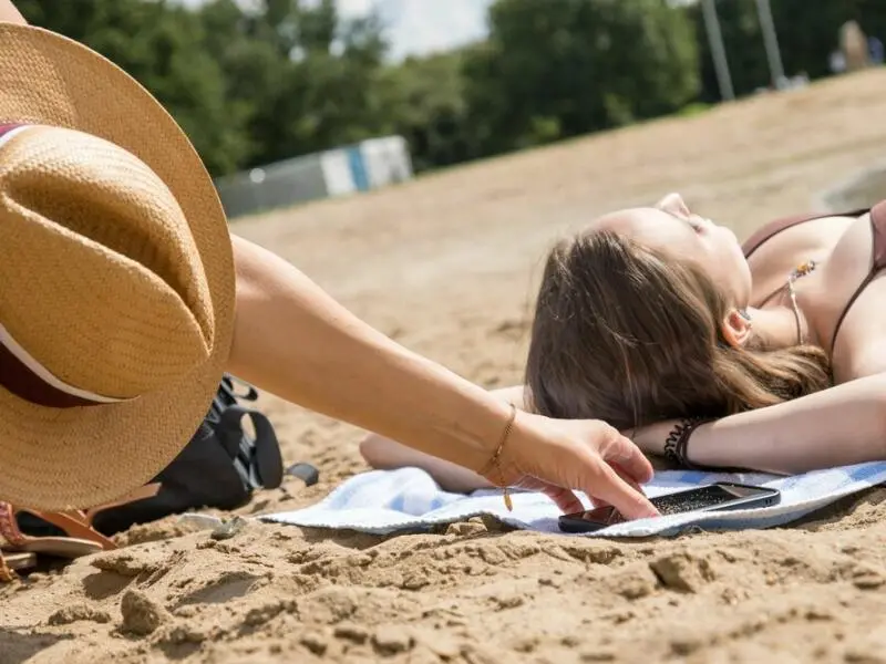 Handydiebstahl im Freibad