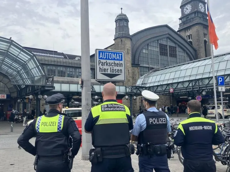 Polizei am Hamburger Hauptbahnhof