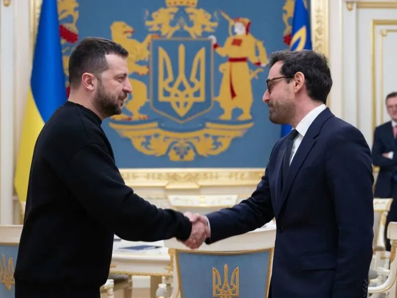 Frankreichs Außenminister in Kiew