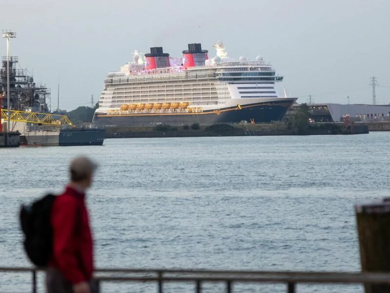 Das Kreuzfahrtschiff «Disney Dream» läuft in Hamburg ein