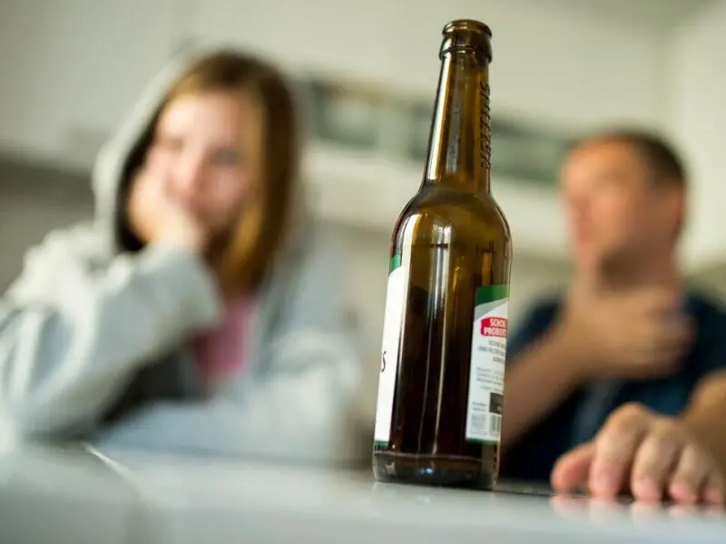 Gesundheitspolitiker warnen vor frühzeitigem Alkoholkonsum