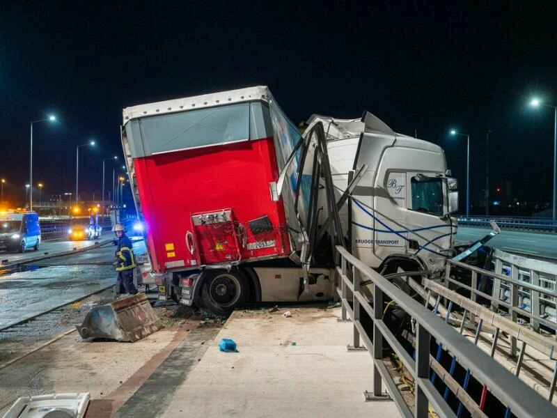 A7 nach Lastwagen-Unfall in Richtung Süden weiter gesperrt