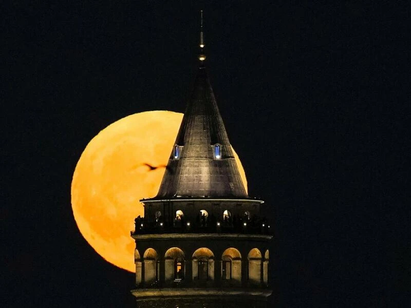 Supermond in Istanbul