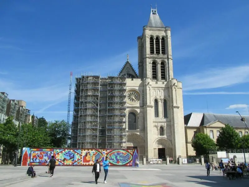 Blick auf die Basilika Saint-Denis