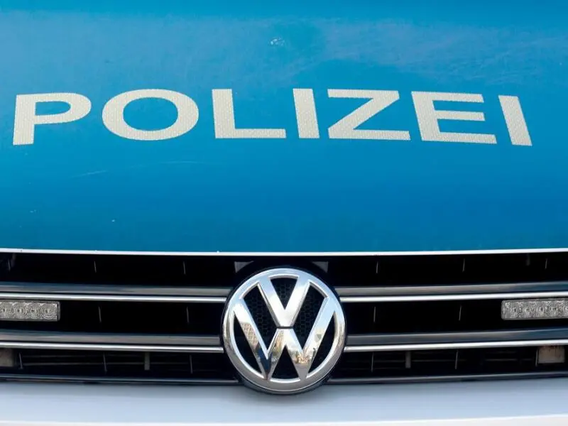 Polizei im Einsatz bei einem Fahrradunfall.