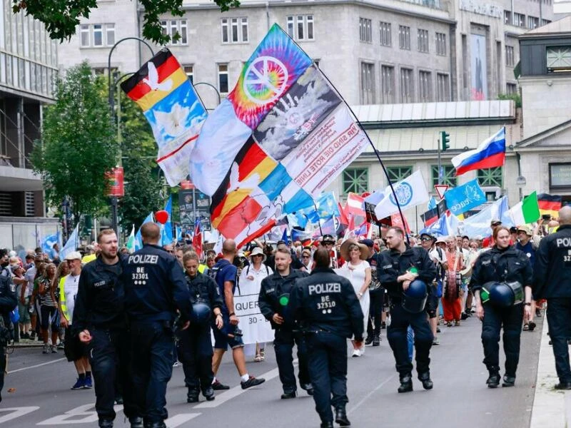 Demonstration der Querdenkerbewegung in Berlin