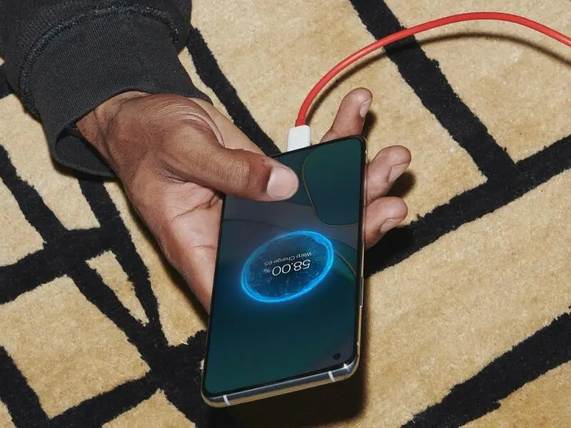 OnePlus 8T: Günstiges High-End-Smartphone im Test