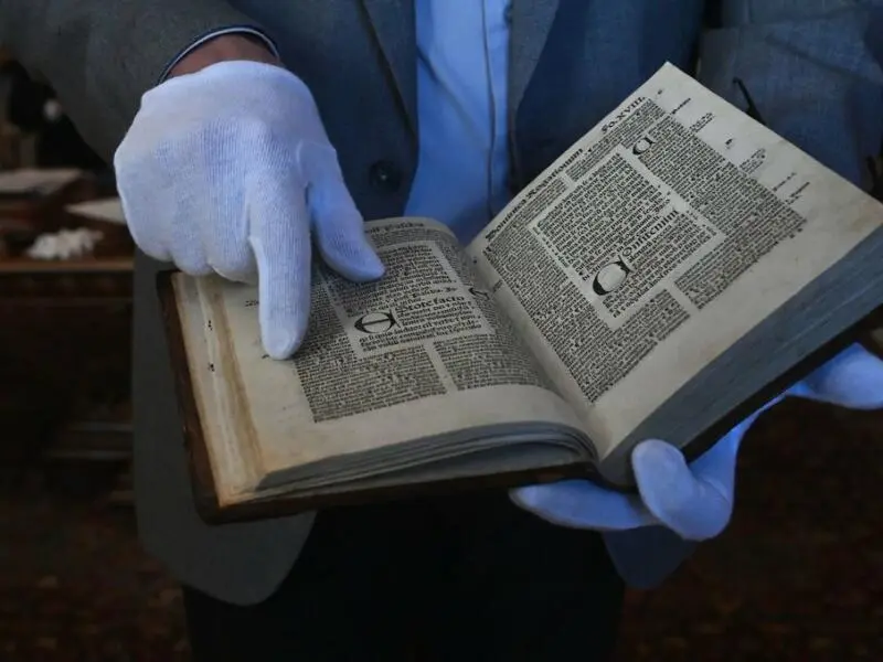 Antikes gestohlenes Buch in Italien wieder aufgetaucht