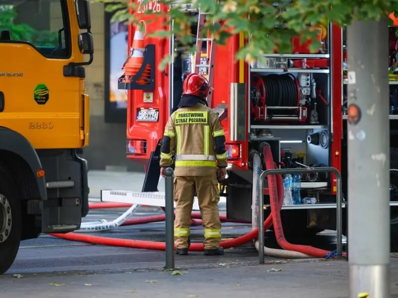 Zwei Feuerwehrleute sterben bei Rettungsarbeiten