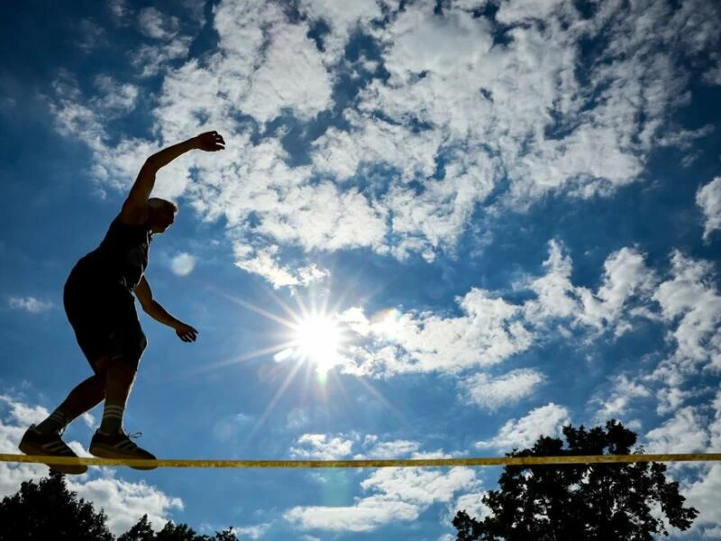 Slackliner auf Seil