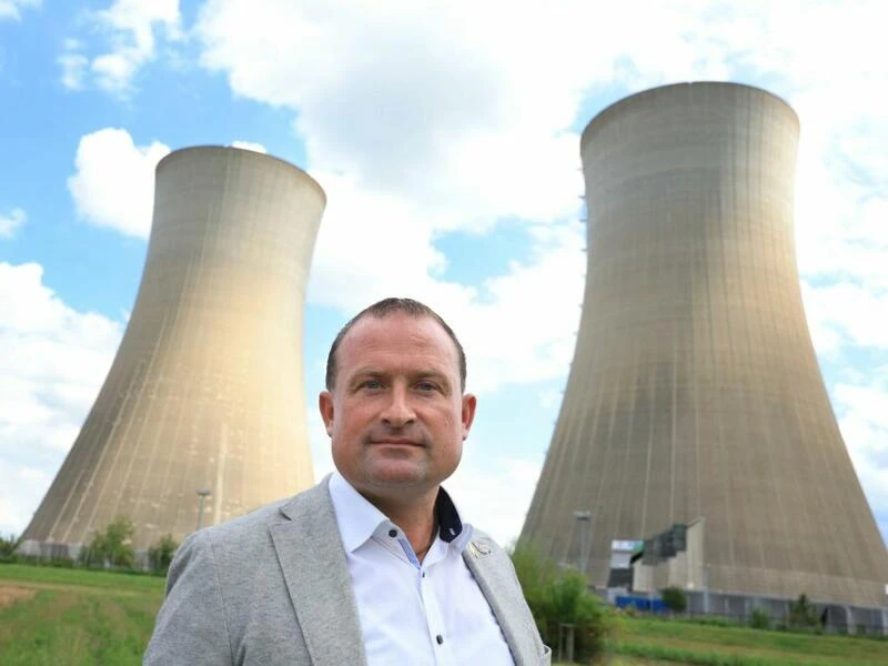 Sprengung der Kühltürme des Kernkraftwerkes Grafenrheinfeld