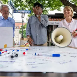 Uschi Glas sammelt Unterschriften gegen Hass und Rassismus