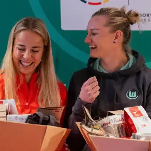 Giulia Gwinn (l) und Alexandra Popp