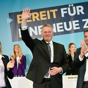 CDU-Chef Schnieder (M.): «Wir sind bereit für eine neue Zeit.»