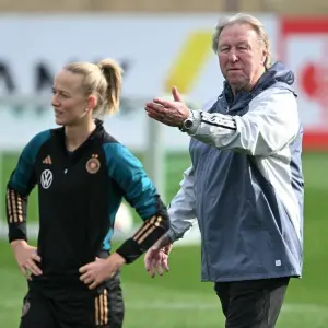 Lea Schüller und Horst Hrubesch