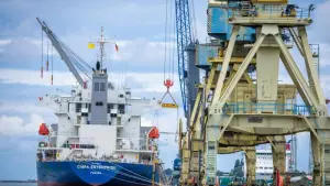 Halbjahresbilanz von Rostock Port