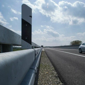 Leitplanke auf der Autobahn