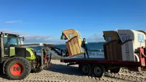 Strandkörbe werden abgebaut