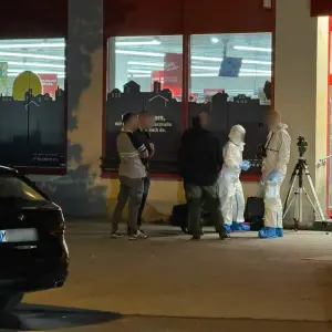 Polizei erschießt Frau bei Messerangriff in Supermarkt