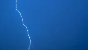 Ein Blitz am Himmel