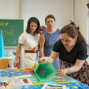 Bundesaußenministerin Baerbock besucht Eltern-Kind-Zentrum