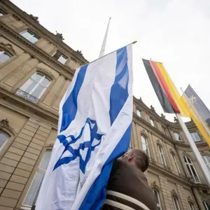 Mehr beschädigte Israel-Flaggen
