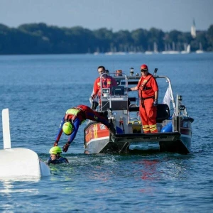 Wasserretter der Deutschen Lebens-Rettungs-Gesellschaft (DLRG) 