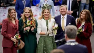 Die königliche Familie feiert den Königstag in Emmen