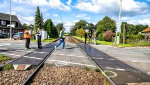 14-Jährige an Bahnübergang von Zug erfasst