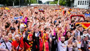 Deutschland-Fans in Berlin beim Achtelfinale