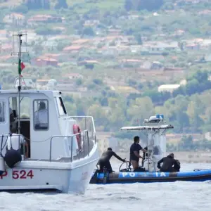 Gesunkene Jacht vor Sizilien: Suche nach Vermissten läuft