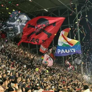 Konfetti beim FC St. Pauli